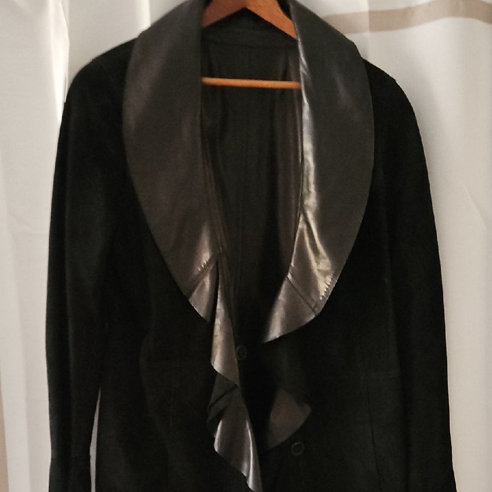 Elegant Black Jacket with Satin Lapel
